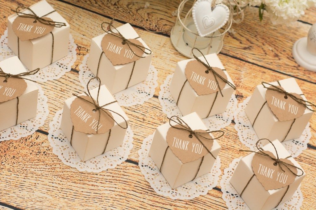 wedding favors with thank you tags