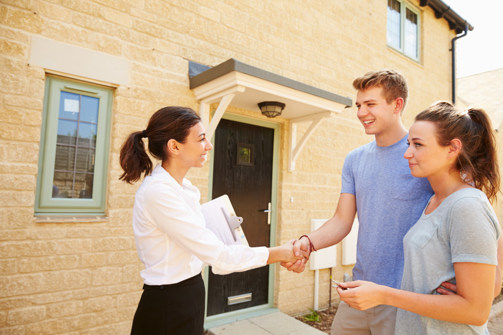 Couple talking to a realtor