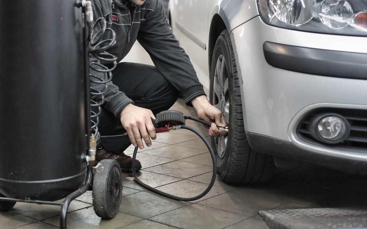 inflating a car wheel