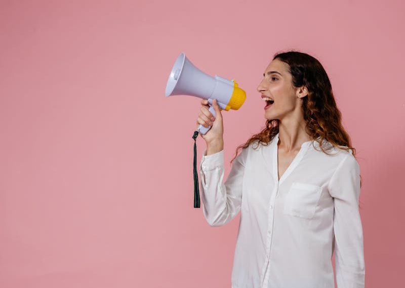13 Must-Have Features in Internal Business Communication Tools